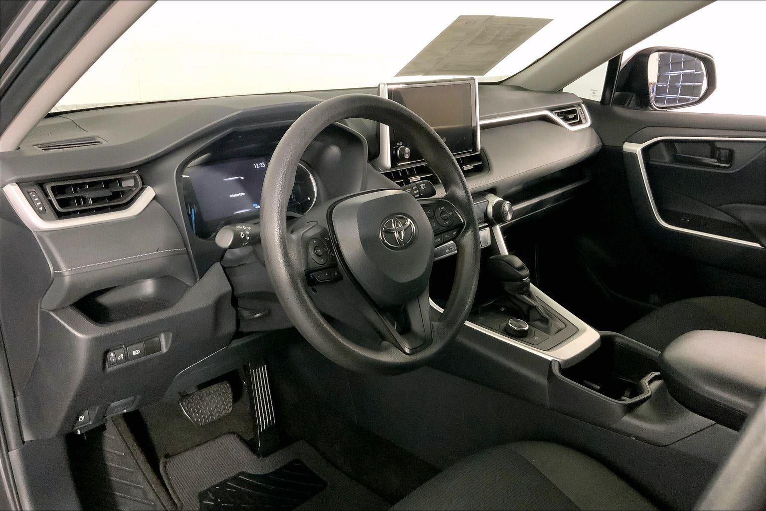 Used 2025 Toyota RAV4 LE AWD/4WD image 14