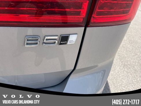 Certified 2023 Volvo XC60 B5 Plus w/ Climate Package AWD/4WD image 7