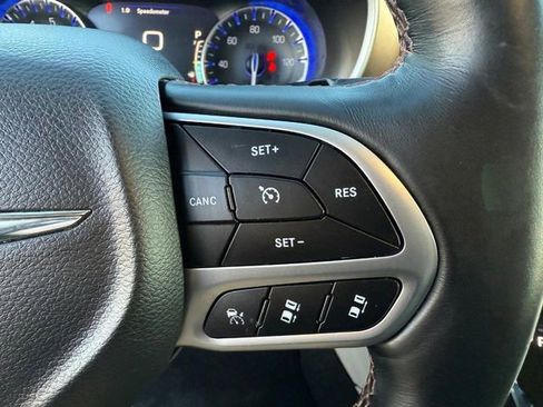 Used 2018 Chrysler Pacifica Touring-L w/ Advanced Safetytec Group image 22