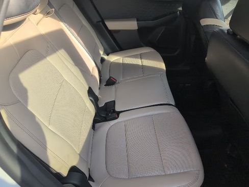 Used 2020 Ford Escape Titanium image 15