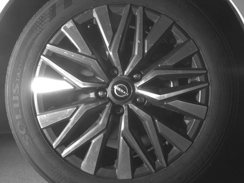Used 2025 Nissan Altima 2.5 SV FWD image 13