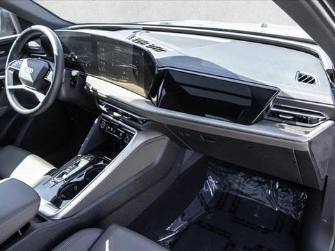 Certified 2025 Audi Q5 Premium Plus w/ Premium Plus AWD/4WD image 24