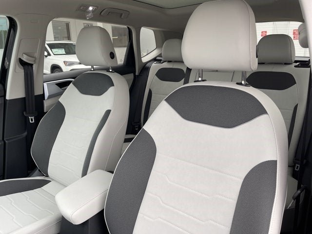 New 2025 Volkswagen Taos SE FWD image 19