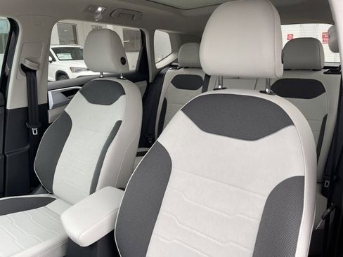 New 2025 Volkswagen Taos SE image 19