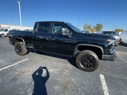 Used 2024 Chevrolet Silverado 2500 ZR2 w/ ZR2 Bison Edition AWD/4WD image 3