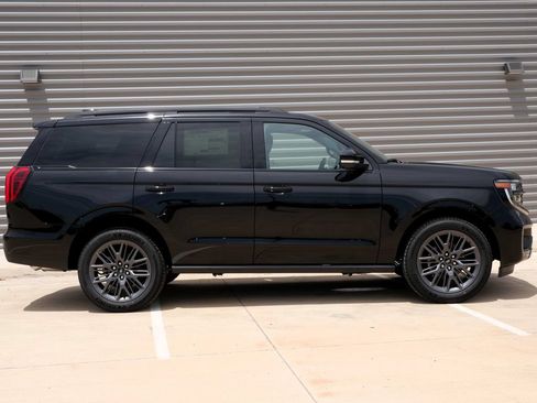New 2027 Ford Expedition Platinum AWD/4WD image 2