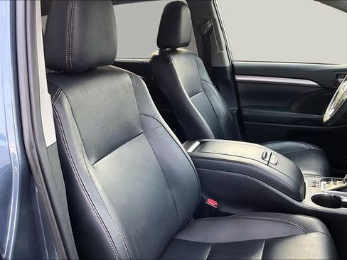 Used 2019 Toyota Highlander XLE image 21