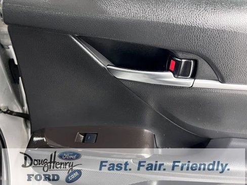 Used 2022 Toyota Camry SE w/ Convenience Package image 32