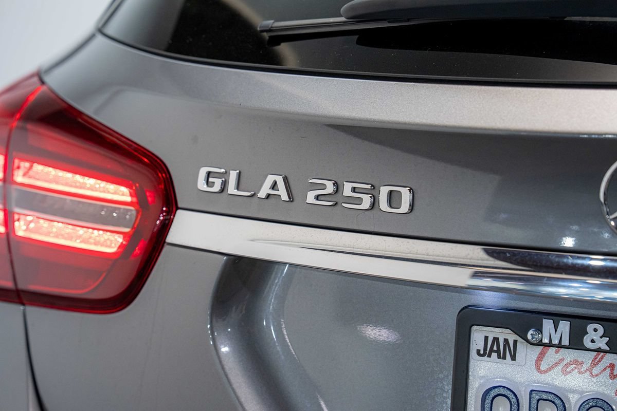Used 2020 Mercedes-Benz GLA 250 4MATIC w/ Premium Package image 11