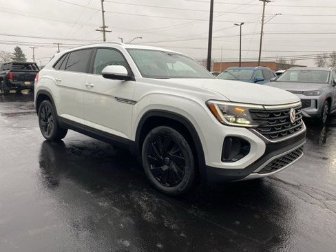 New 2026 Volkswagen Atlas Cross Sport SE image 8