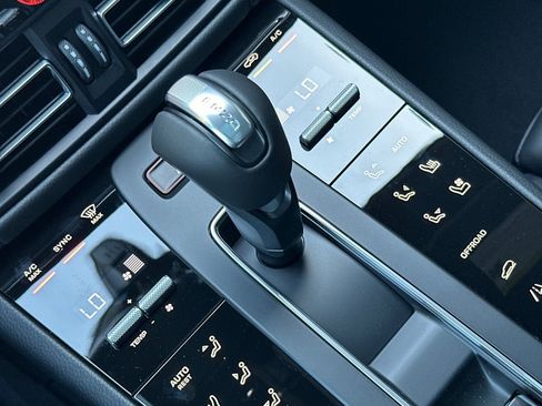New 2026 Porsche Macan image 28