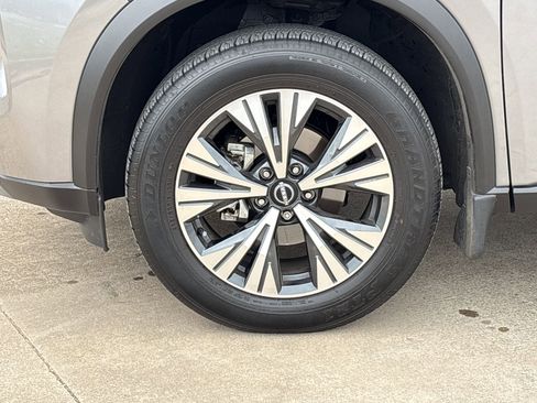 Used 2023 Nissan Rogue SV image 12