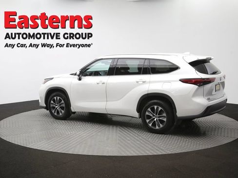 Used 2021 Toyota Highlander XLE AWD/4WD image 64