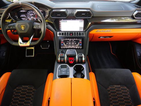 Used 2022 Lamborghini Urus image 7