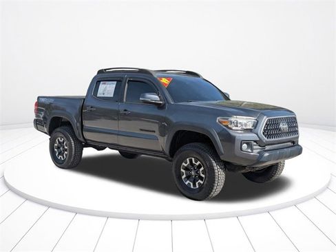Used 2019 Toyota Tacoma TRD Off-Road image 2
