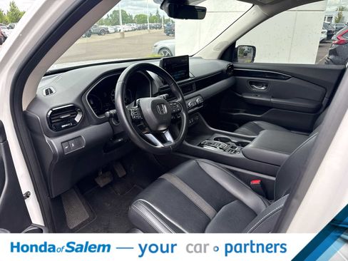 Used 2023 Honda Pilot Touring image 2