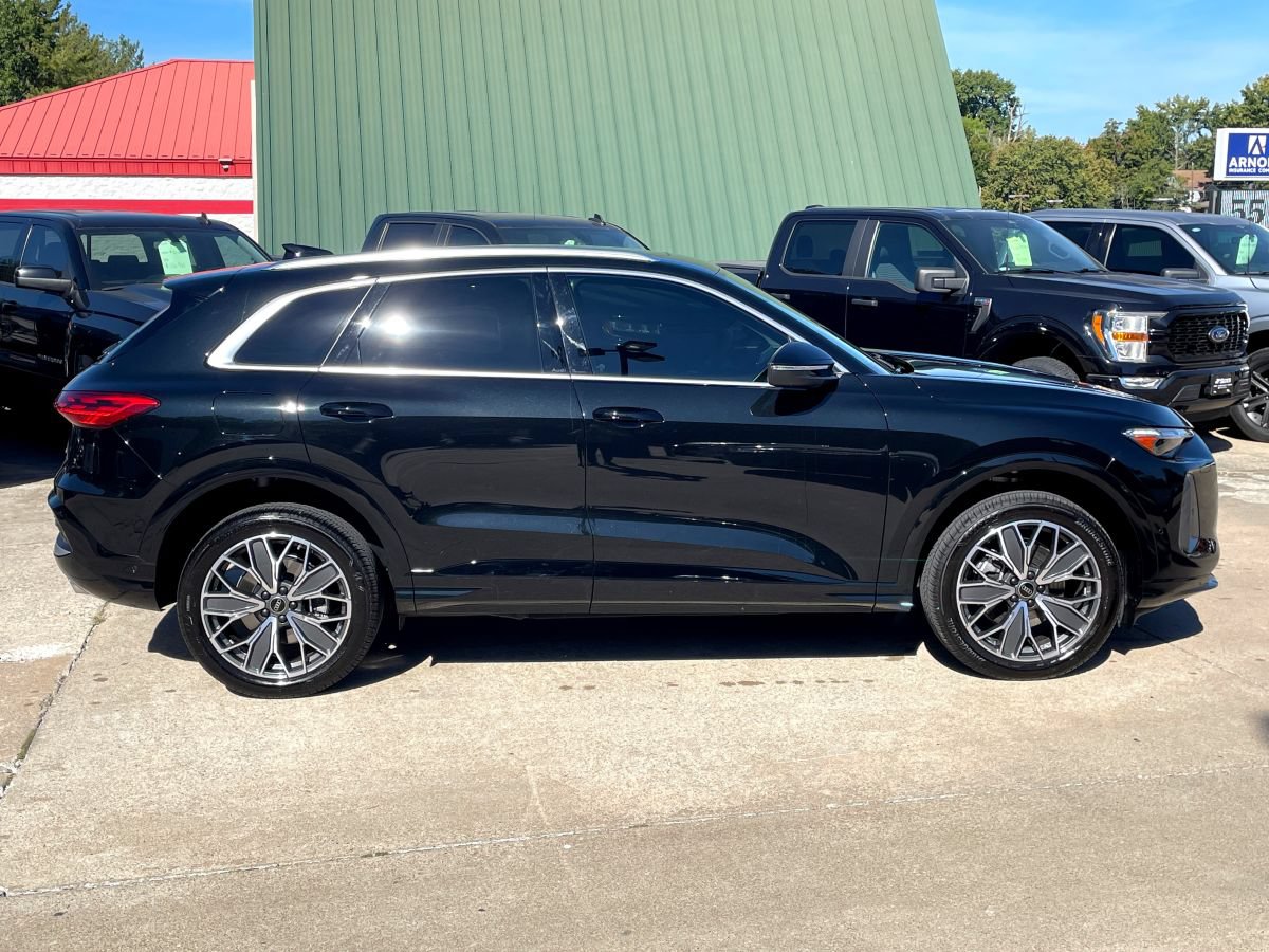 Used 2025 Audi Q5 Premium Plus w/ Premium Plus AWD/4WD image 4