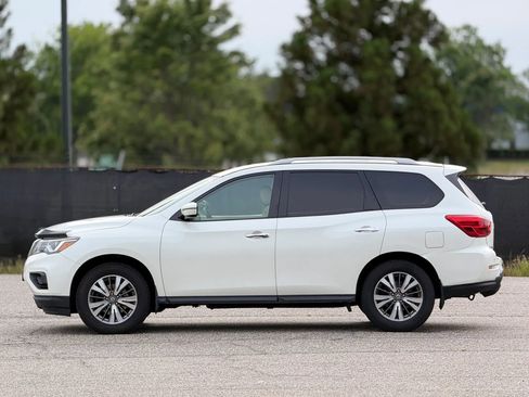 Used 2017 Nissan Pathfinder SV AWD/4WD image 8