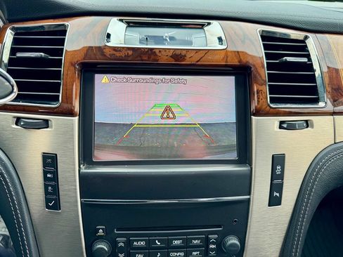 Used 2014 Cadillac Escalade Platinum image 17