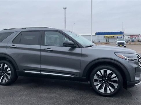 Used 2025 Ford Explorer Platinum w/ LUX Leather Package image 3