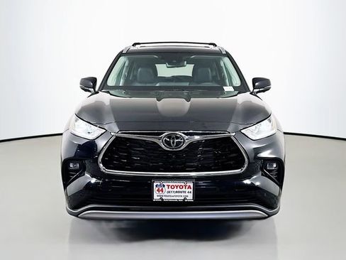 New 2026 Toyota Highlander Platinum image 11