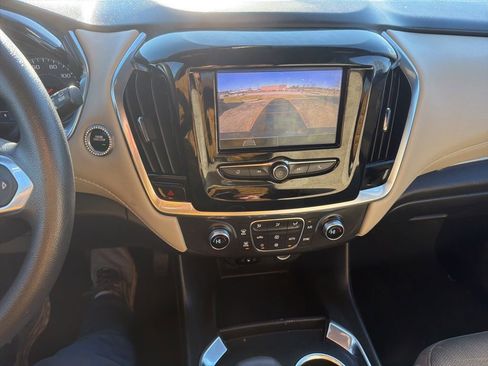 Used 2022 Chevrolet Traverse LS AWD/4WD image 14