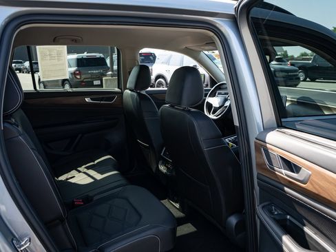 Used 2026 Volkswagen Atlas SE FWD image 21
