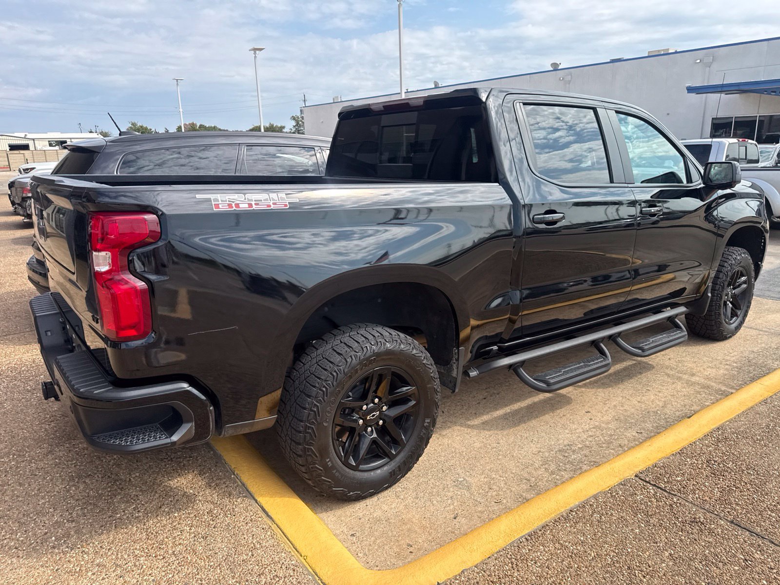 Used 2024 Chevrolet Silverado 1500 LT Trail Boss w/ LT Trail Boss Premium Package AWD/4WD image 17