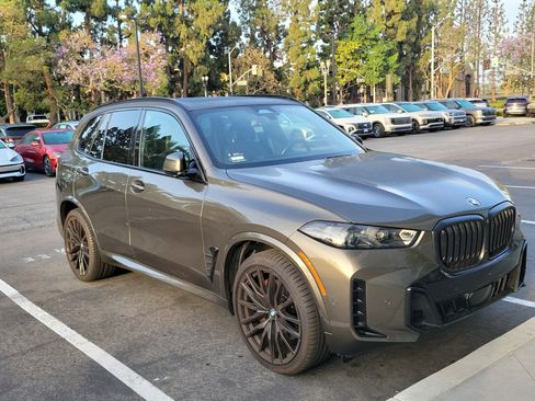 Used 2024 BMW X5 xDrive40i w/ M Sport Package AWD/4WD image 3