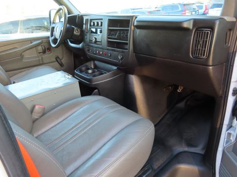 Used 2013 Chevrolet Express 2500 image 11