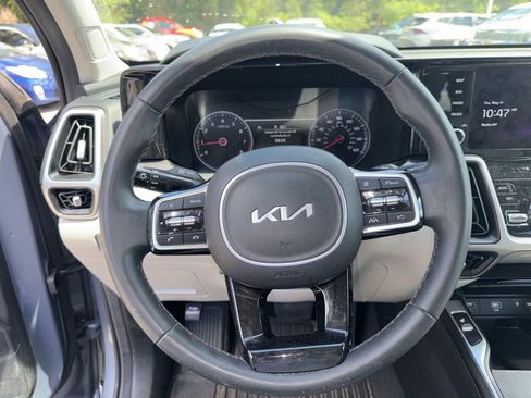 Certified 2023 Kia Sorento S FWD image 12