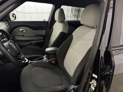 Used 2019 Kia Soul FWD image 29