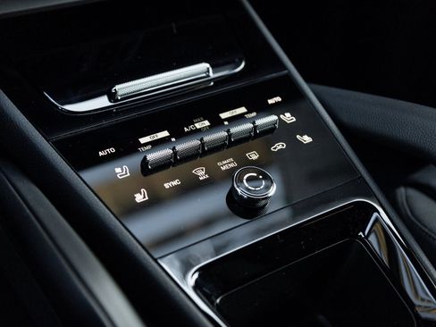 Certified 2026 Porsche Cayenne AWD/4WD image 26