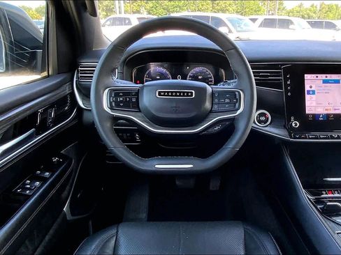 Used 2024 Jeep Wagoneer L Series II w/ Flexible Seating Group AWD/4WD image 6