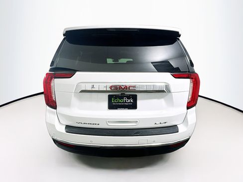 Used 2024 GMC Yukon XL SLT image 7