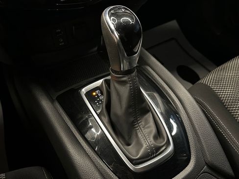 Used 2018 Nissan Rogue Sport SV image 16