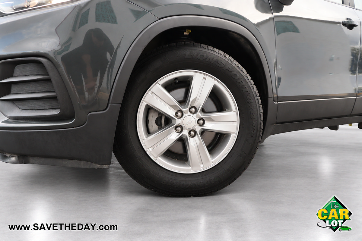 Used 2019 Chevrolet Trax LS FWD image 3