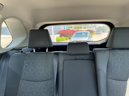Used 2022 Toyota RAV4 XLE w/ Convenience Package AWD/4WD image 10