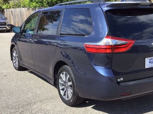 Used 2020 Toyota Sienna XLE image 7