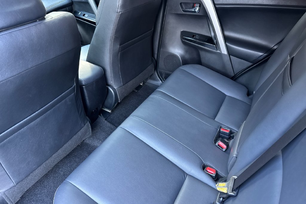 Used 2018 Toyota RAV4 Limited w/ Advanced Technology Package AWD/4WD image 11