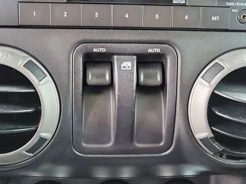 Used 2017 Jeep Wrangler Sport w/ Quick Order Package 24S AWD/4WD image 19