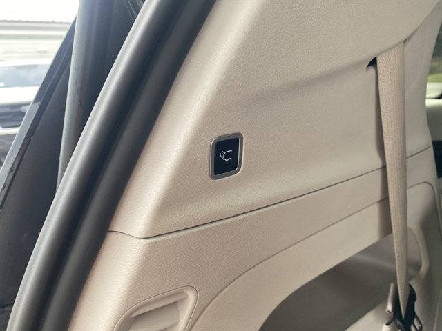 Used 2024 Chrysler Pacifica Touring-L FWD image 15