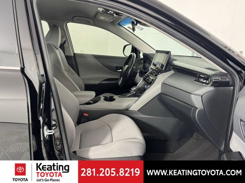 Certified 2021 Toyota Venza LE image 21