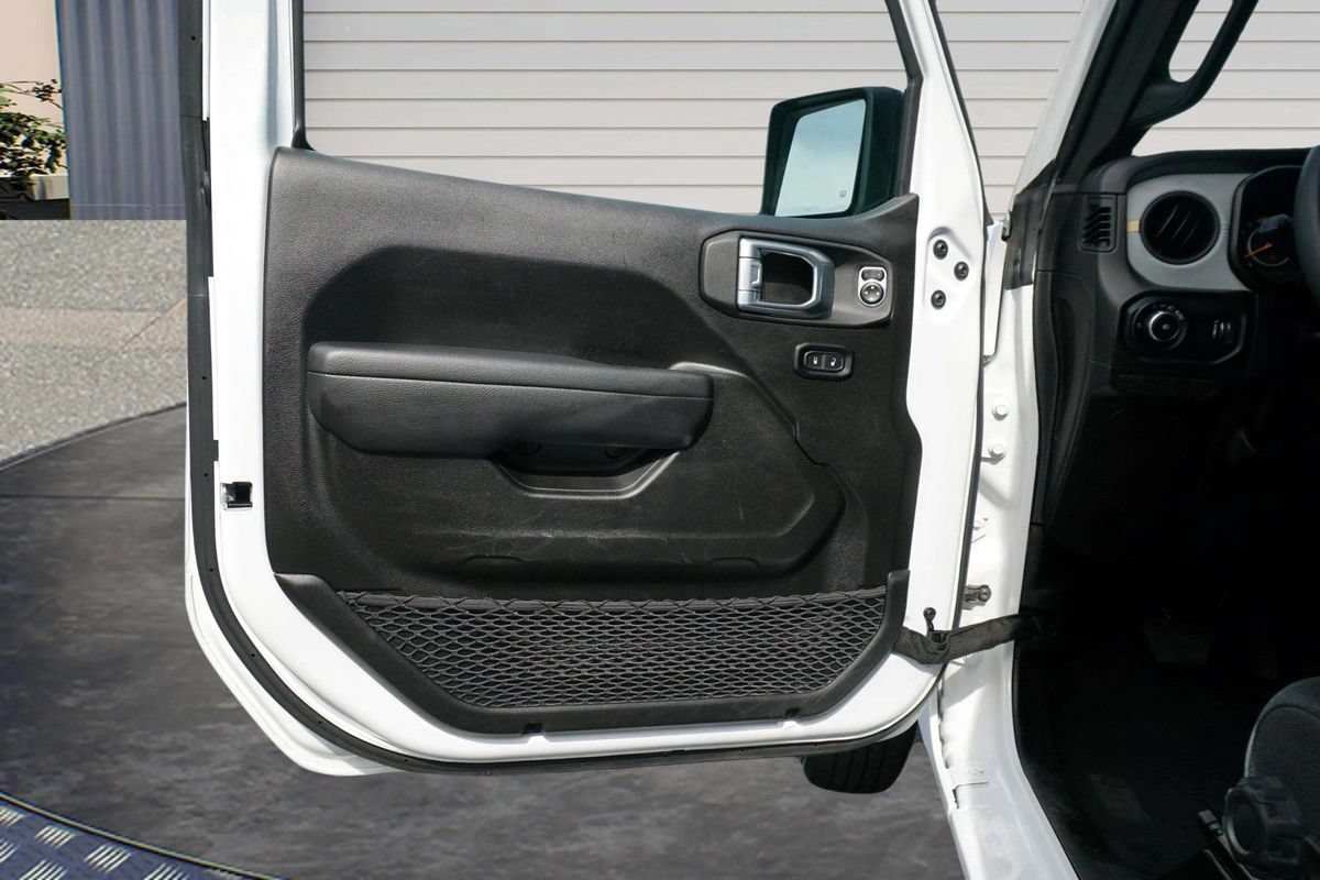 Used 2025 Jeep Wrangler Unlimited Sport AWD/4WD image 13
