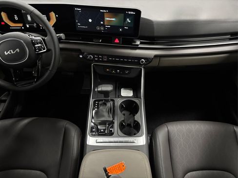 New 2026 Kia Carnival EX image 12