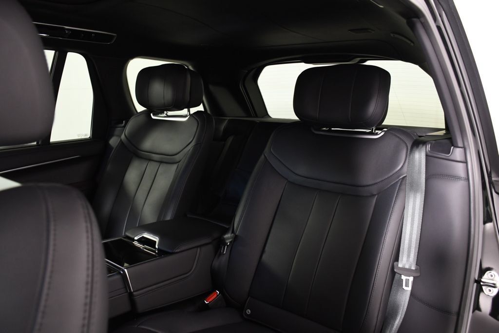 Used 2025 Land Rover Range Rover Long Wheelbase Autobiography AWD/4WD image 27