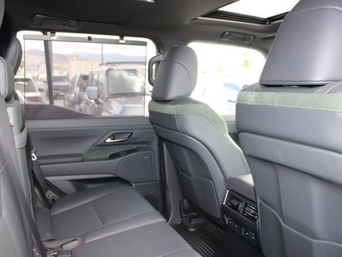 Certified 2025 Lexus GX 550 w/ Accessory Package (32) AWD/4WD image 7