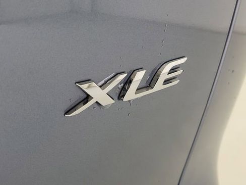 Used 2023 Toyota Corolla Cross XLE w/ Convenience Package FWD image 10