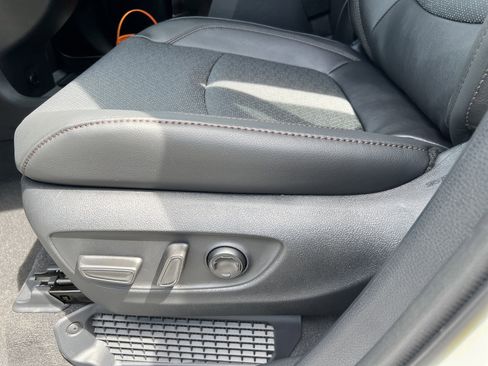 New 2026 Toyota Sienna Platinum image 11