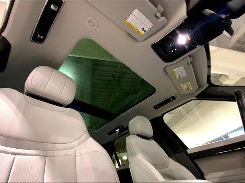 Used 2023 Land Rover Range Rover Sport SE image 14